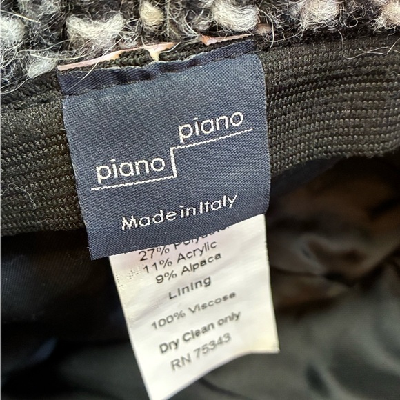 Piano Piano Chunky Knit Black,Grey,White Bucket Hat -OS - Picture 4 of 5